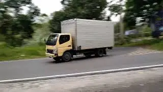 Hunting kereta api disusul truck muatan bersaing gas pool ditikungan tajam lahor 