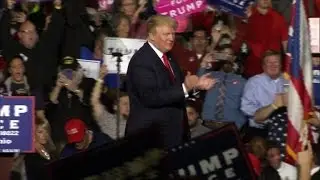 Donald Trump pushes economic message in final election drive