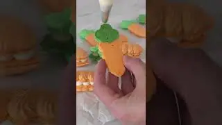 Carrot shaped macarons. Free template on my blog #carrot #macarons #food #dessert #cookies #recipes