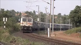 24 Coach Long Dakshin Express Taking Very Sharp Curves Of Really Beautiful Chichonda - Teegaon Ghats