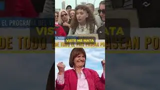 Charo L&oacute;pez sostuvo el cartel de una manifestante que repudi&oacute; la visita de la esclavista de Bullrich