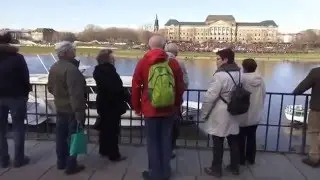 Gegenprotest zu Pegida am Dresdner Terrassenufer