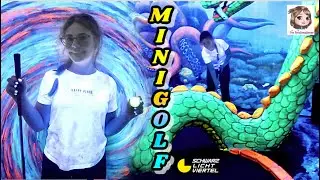 MINIGOLF IM DUNKELN 🌜 Golfen im Schwarzlicht - Alles NEON im Schwarzlichtviertel in Hamburg 🏑🚩