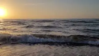 Autumn Sunset - Crashing Waves 4k