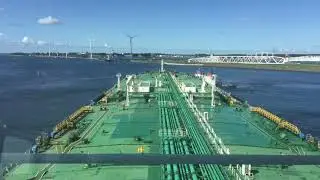 Deep draft tanker to Oil Harbor  5