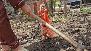 Jack Lil Helper Cutie Act Wanna Help Mom Work In Backyard