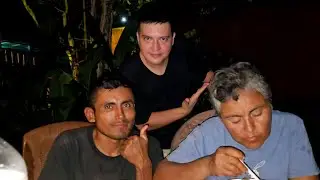 Doña Vilma LLEGA SEGUIDO A BUSCARNOS. Esta Vez LA INVITAMOS A COMER CALDO DE PATA.