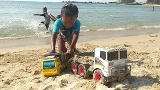 DRAMA BOCAH BERMAIN MOBIL TRUK DIPANTAI | Play Sand Truck On The Beach Lets go