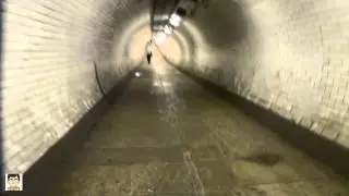 Greenwich foot tunnel walk through and view at the Thamse