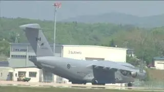 函館空港　ダイナミックな離陸！カナダ空軍　CC-177　輸送機