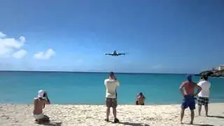 St Maarten Airport - KLM 747 landing - Maho Beach
