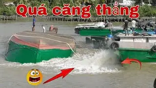 Cuộc giải cứu sà lan bị úp ngược.bị sóng dập chìm sà lan đi lấy cát.làm náo loạn cống 7 cửa Trà Vinh