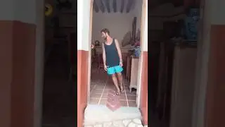 Почему вода здесь течет вверх?