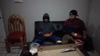 Tradici&oacute;n de tierra mundialista en la Rosca de reyes con los amigos 