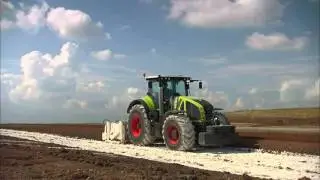 CLAAS демонстрирует универсальные возможности трактора AXION 900.