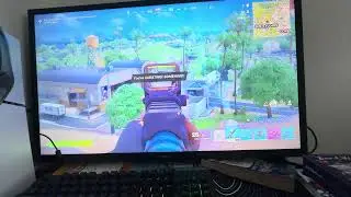 Playing Fortnite(I&rsquo;m not that good)￼