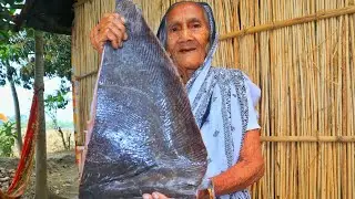YUMMY STINGRAY FISH RECIPE | STINGRAY FISH CUTTING AND COOKING BY VILLAGE COOKING FOOD VLOG