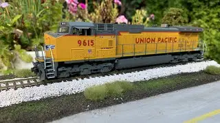 Athearn RTR C44-9W Unboxing/Review