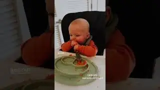 Baby has lunch with the Mini Mat!