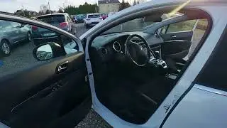 O&ugrave; se trouve la bo&icirc;te &agrave; fusibles int&eacute;rieure de la Peugeot 5008 I (2009-2016) ?