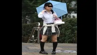 Pigeon-Toed Girls in Japan!