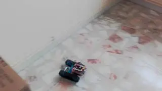 Tanque guiado por sensor de ultrasonido
