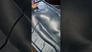 Haben das Latex Bett von einem Freund repariert. In dem Video sind ein paar kurze Ausschnitte.