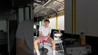 Восьмой день приготовления эспрессо в школьном автобусе &mdash; многое изменилось даже с первого дня.