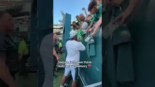 Saquon signing autographs ❤️ (via NFL/TT)