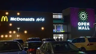 OPEN MALL LANZAROTE - even at night, mall is very 