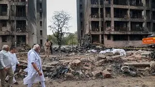 PM Modi Meets Plane Crash Survivor Vishwash Kumar Ramesh | Gulzar Report