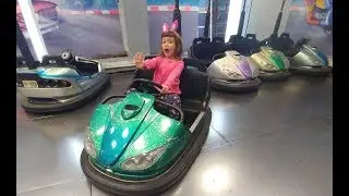 Terracity AVM Playland Eğlence Merkezindeyiz.Elifi her oyunda yendim Çarpışan araba hariç