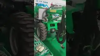 Crawler fruit shaking machine hydraulic support pole shaking tree pecan jujube fruit harvester