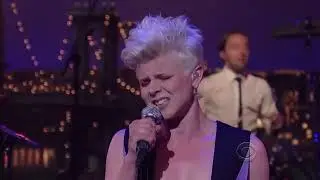 Late Show with David Letterman | Robyn - Dancing On My Own live (2010-07-19)