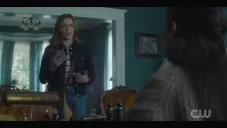 Nancy Drew 2x06 - Hanna helps Nancy and tells her to go home and watch the body