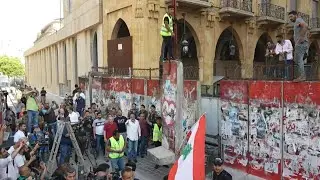 Lebanese authorities begin removing wall blocking access to parliament | AFP