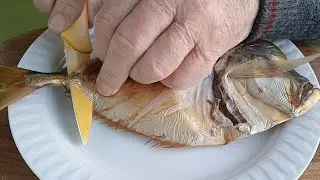 Harter Kampf mit dem z&auml;hen toten Fisch vom Russenladen, Kaputtmachen kommt immer gut an !