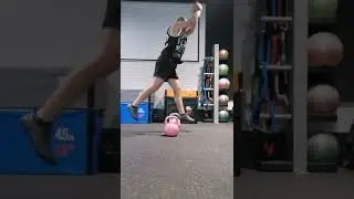 SPLIT SQUAT ISOMETRICO CON CARGA A 2 MANOS + PLIOMETRIA