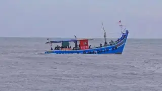 Skilled boat drivers kerala.Incredible video Fishing boats in bad weather.