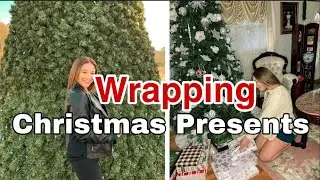 Wrapping Christmas Presents 2020