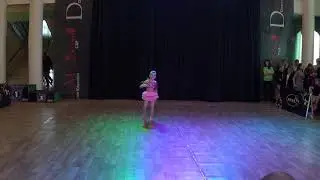Солистка шоу-балета 