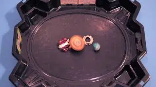 Beyblade Battle: xCalius X4 (Slingshock Mode) vs Luinor