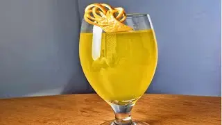 Grapefruit peel garnish for this tequila based 🍷 #cocktailgarnish #glvofficial