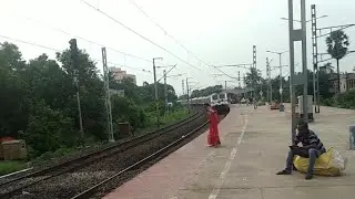 poorva express crossing bally station at full speed...#viralvideo #trending