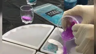 Смешивание наших блесток и пигментов с ArtResin для подставок AGATE