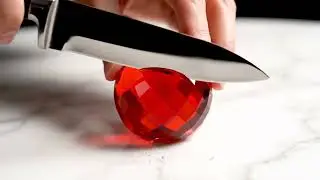 This Knife Slices Through a Gem Apple2!
