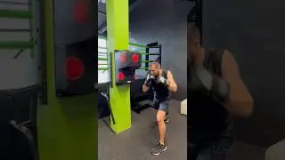 Отработка комбинации на настенной подушке #boxing #kickboxing #motivation #mma #fighter #prihod