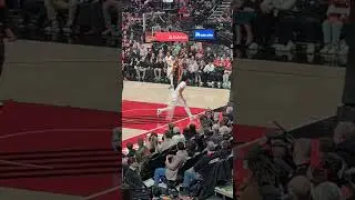 BackDoor Play.  Robert Williams III bounce passes  to Shaedon Sharpe🏀