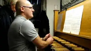 Joost van Balkom op de beiaard van de St. Jan te 's-Hertogenbosch