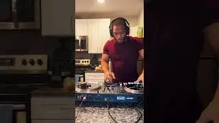 House Music All Night Long. (scratching) #chicago #chicagoproducer #chicagodj